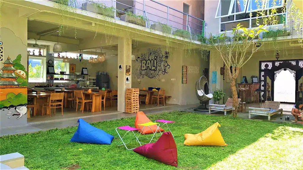 Outdoor common area of Bali Bobo Hostel in Uluwatu, Bali