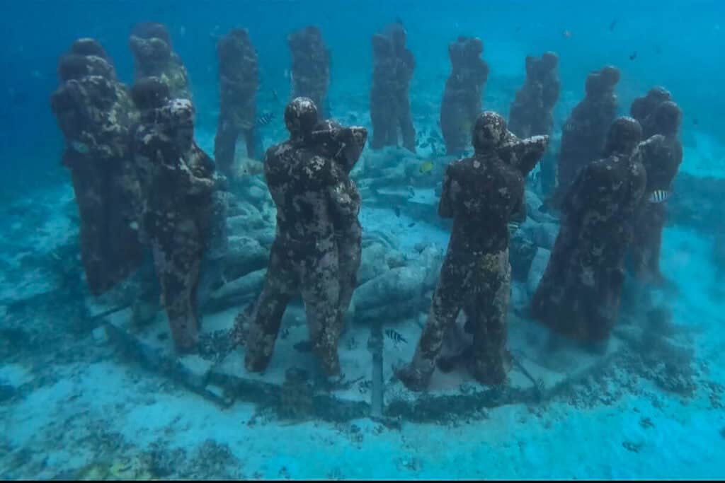 Nest sculpture off the shore of Gili Meno is a popular spot for snorkel tours!