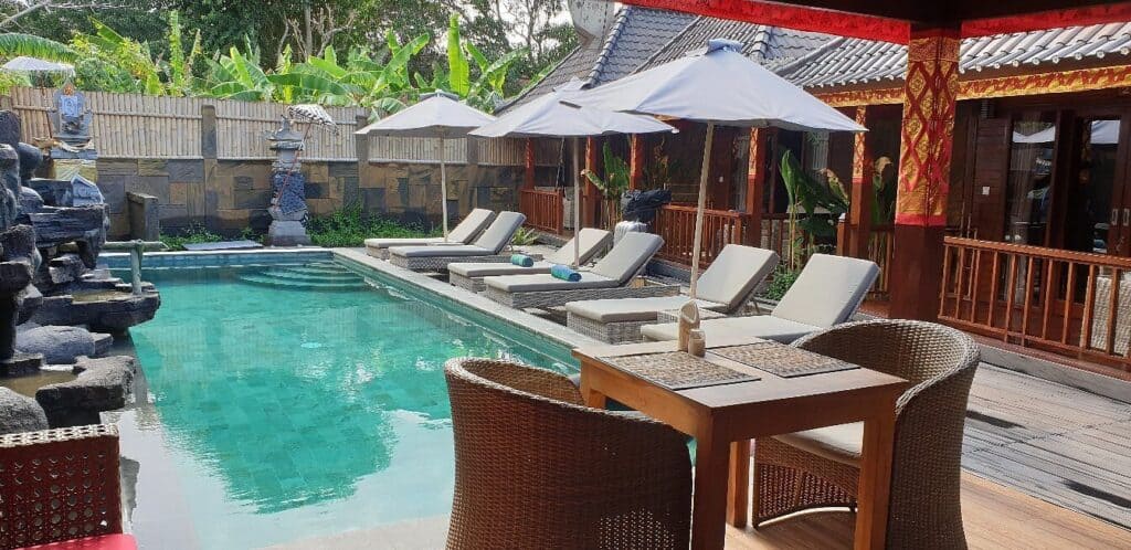 Picturesque pool and daybeds in front of the guest rooms at Royal Cottage